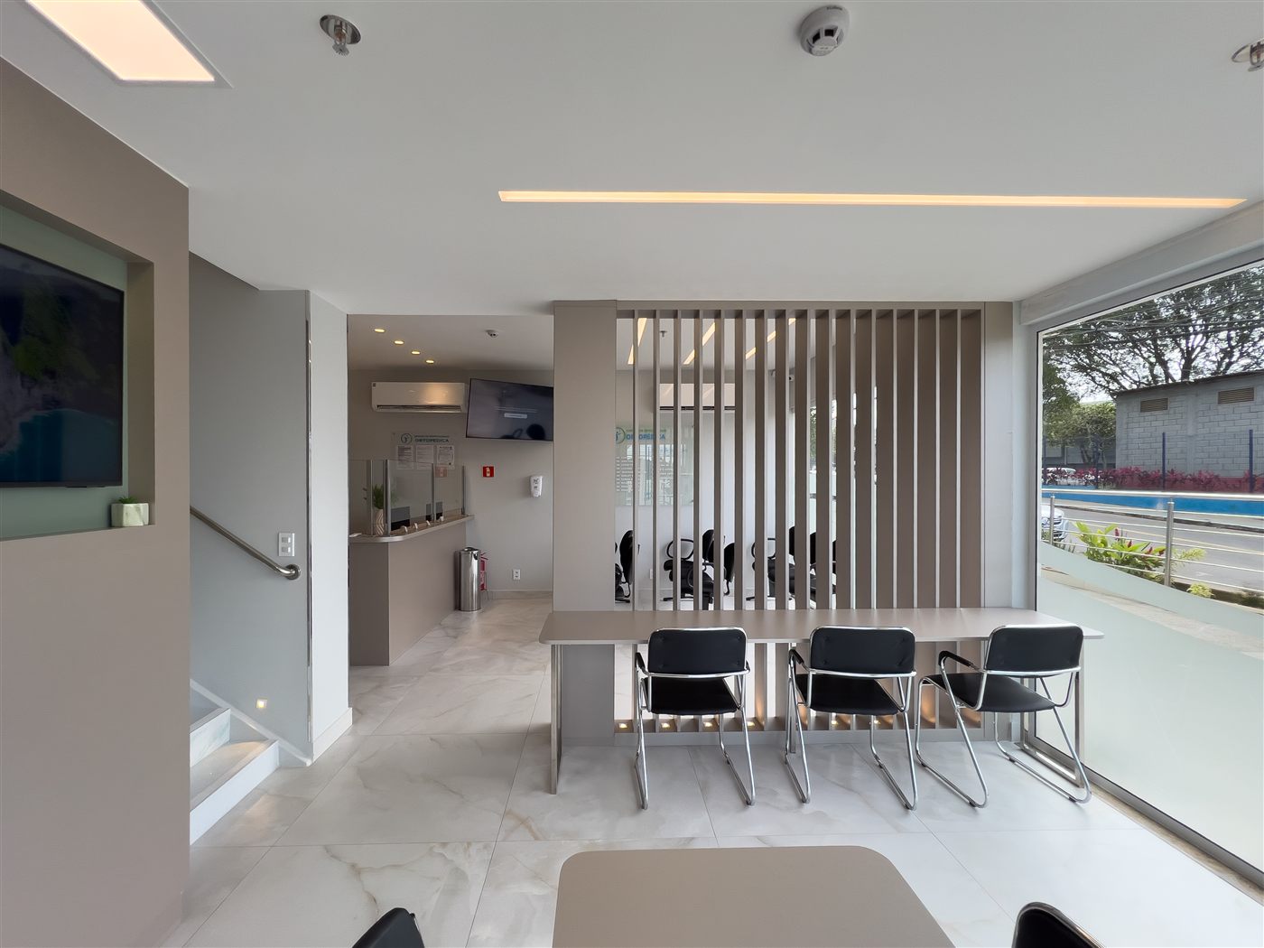 Ambiente moderno da CEO — Centro de Especialidade Ortopédica em Cariacica